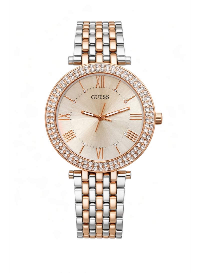 ساعة يد نسائية من جيس GUESS – سوار ستانلس ستيل ثنائي اللون، إطار روز جولد مرصّع بالكريستال، مينا شامبين